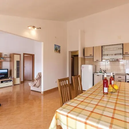 3 Bedroom Stunning In *